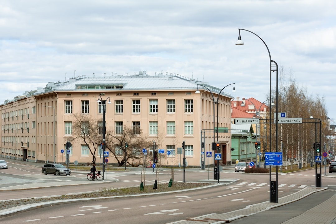 Resolving Disputes Online with e-Court